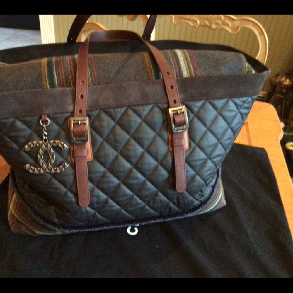 CHANEL PARIS-EDINBURGH TWEED TOTE